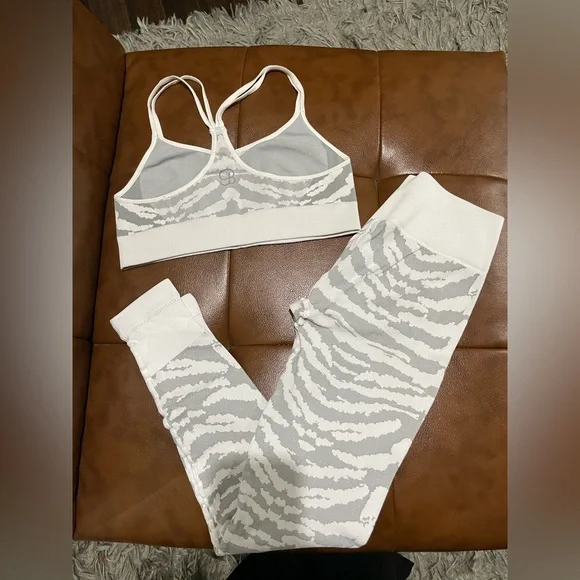 Bombshell Tiger Set - Picture 2 of 5